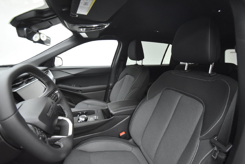 Used 2026 Jeep Cherokee Laredo AWD/4WD image 14