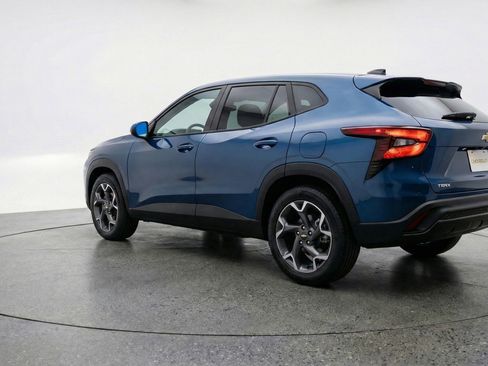 Used 2025 Chevrolet Trax LT FWD image 6