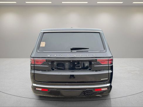 Used 2023 Jeep Wagoneer Series III w/ Premium Group I RWD image 4