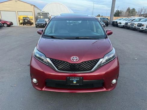 Used 2015 Toyota Sienna SE Premium image 12
