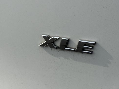 Used 2016 Toyota RAV4 XLE image 8