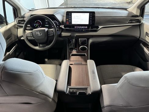 Used 2022 Toyota Sienna LE image 22