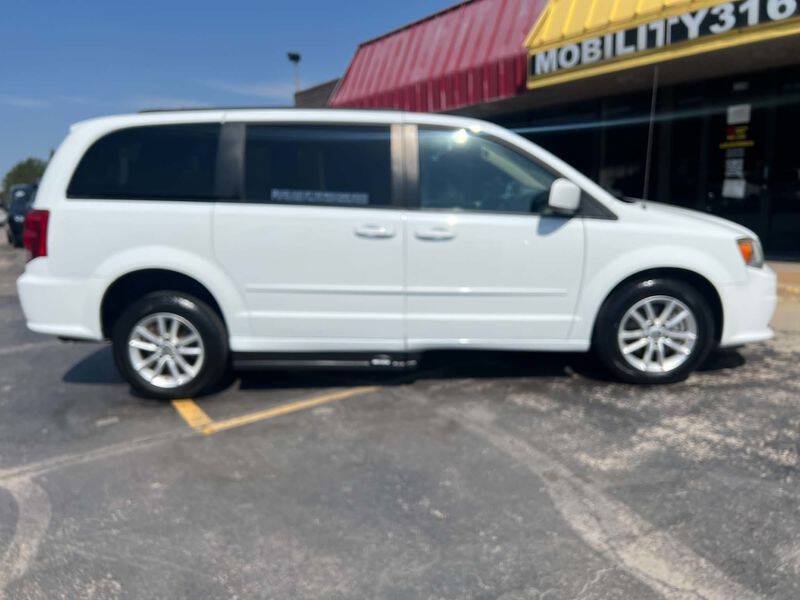 Used 2016 Dodge Grand Caravan SXT FWD image 4