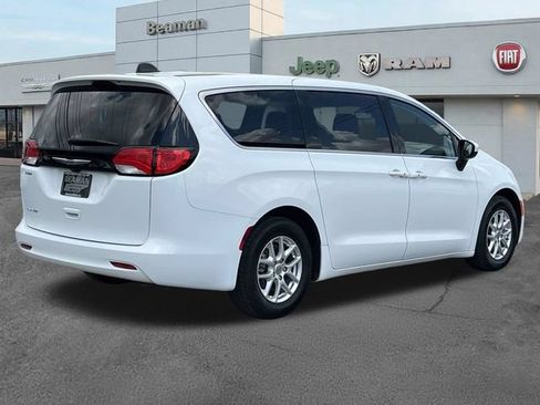 Used 2023 Chrysler Voyager LX FWD image 7