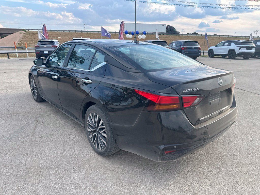 Used 2025 Nissan Altima 2.5 SV FWD image 7