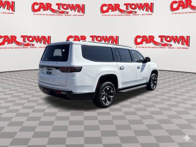 Used 2024 Jeep Wagoneer L Series III w/ Flexible Seating Group AWD/4WD image 3