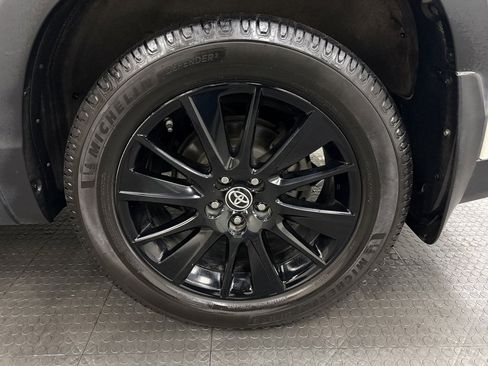 Used 2019 Toyota Highlander XLE image 11