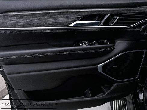 Used 2023 Jeep Wagoneer L Series III w/ Premium Group I AWD/4WD image 19