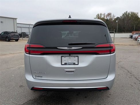 New 2026 Chrysler Pacifica Select image 4