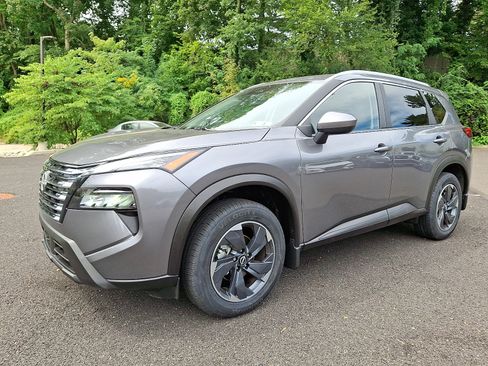 Certified 2026 Nissan Rogue SV w/ SV Premium Package AWD/4WD image 3