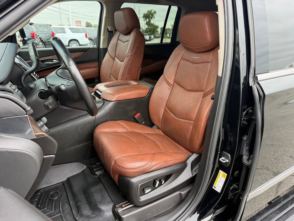 Used 2018 Cadillac Escalade ESV Premium Luxury w/ LPO, Radiant Package AWD/4WD image 16
