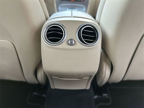 Used 2018 Mercedes-Benz GLC 300 4MATIC image 25