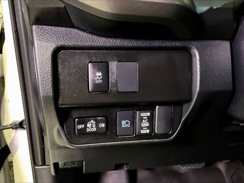 Used 2022 Toyota Tacoma TRD Off-Road w/ Technology Package image 17