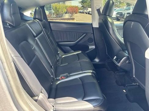 Used 2025 Tesla Model Y Long Range AWD/4WD image 33
