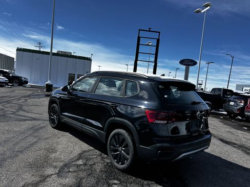 Used 2023 Volkswagen Taos S FWD image 3