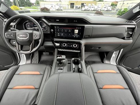 Used 2024 GMC Sierra 1500 AT4 w/ Technology Package image 4