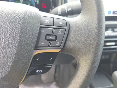 Used 2025 Toyota Camry LE w/ Convenience Package image 23