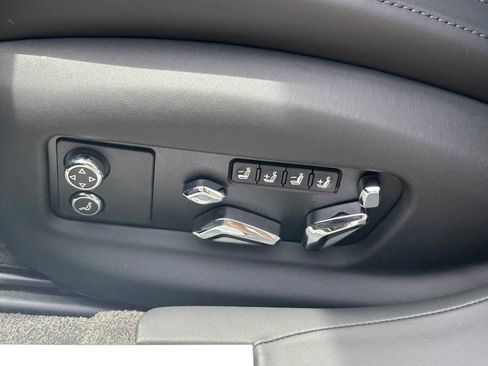 New 2025 Bentley Flying Spur Plug-In Hybrid image 50