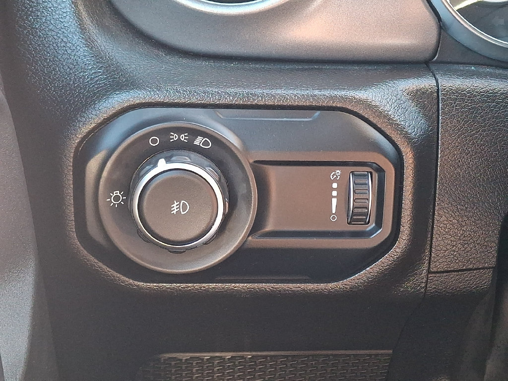 Used 2023 Jeep Wrangler Unlimited Sport AWD/4WD image 28