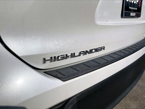 Used 2022 Toyota Highlander XLE FWD image 29