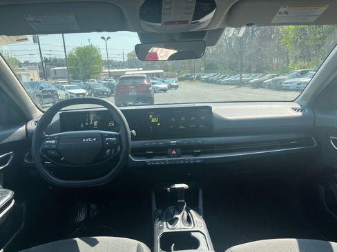 Used 2025 Kia K4 LXS image 29