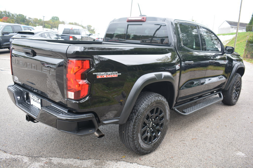 Used 2023 Chevrolet Colorado Trail Boss AWD/4WD image 5