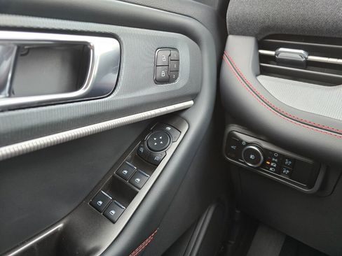 New 2026 Ford Explorer ST-Line w/ ST-Line Street Pack AWD/4WD image 16