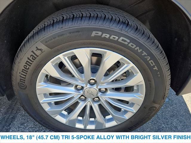 Used 2024 Cadillac XT4 Luxury w/ Cold Weather Package FWD image 11