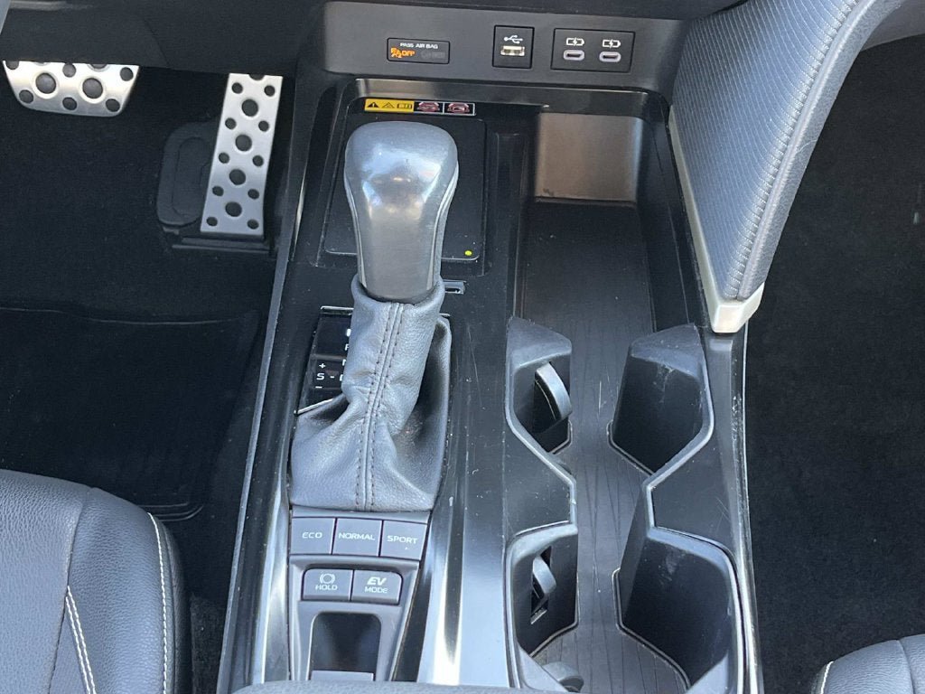 Used 2025 Toyota Camry SE FWD image 13