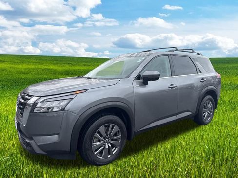 Used 2024 Nissan Pathfinder SV image 11