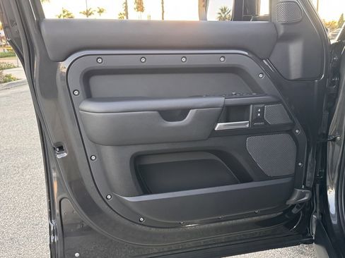 Used 2022 Land Rover Defender 110 V8 image 15