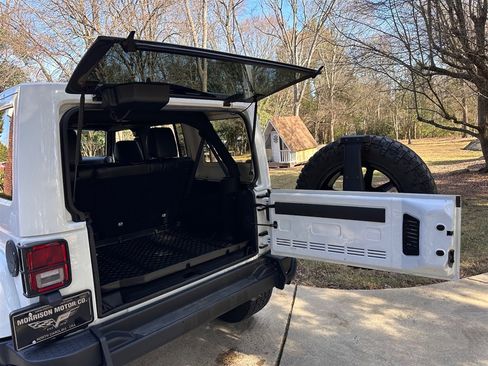 Used 2017 Jeep Wrangler Unlimited Sahara image 48