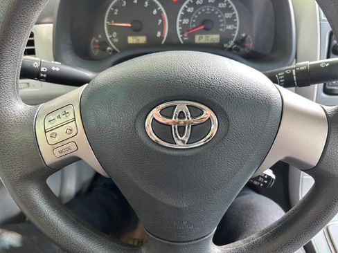 Used 2013 Toyota Corolla LE FWD image 17