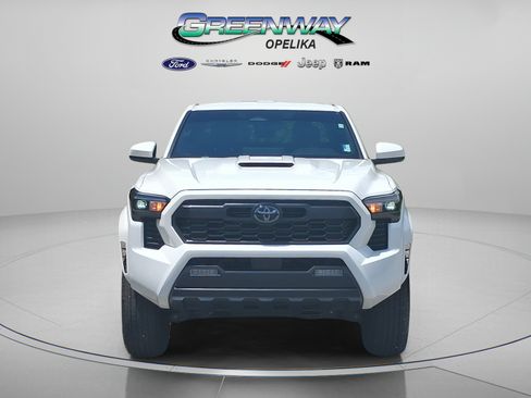 Used 2025 Toyota Tacoma TRD Sport RWD image 2