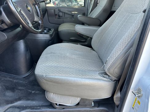 Used 2017 Chevrolet Express 2500 RWD image 19