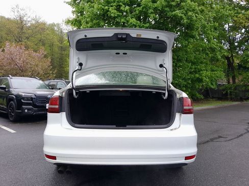 Used 2017 Volkswagen Jetta SE FWD image 33