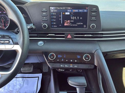 Used 2021 Hyundai Elantra SEL image 27