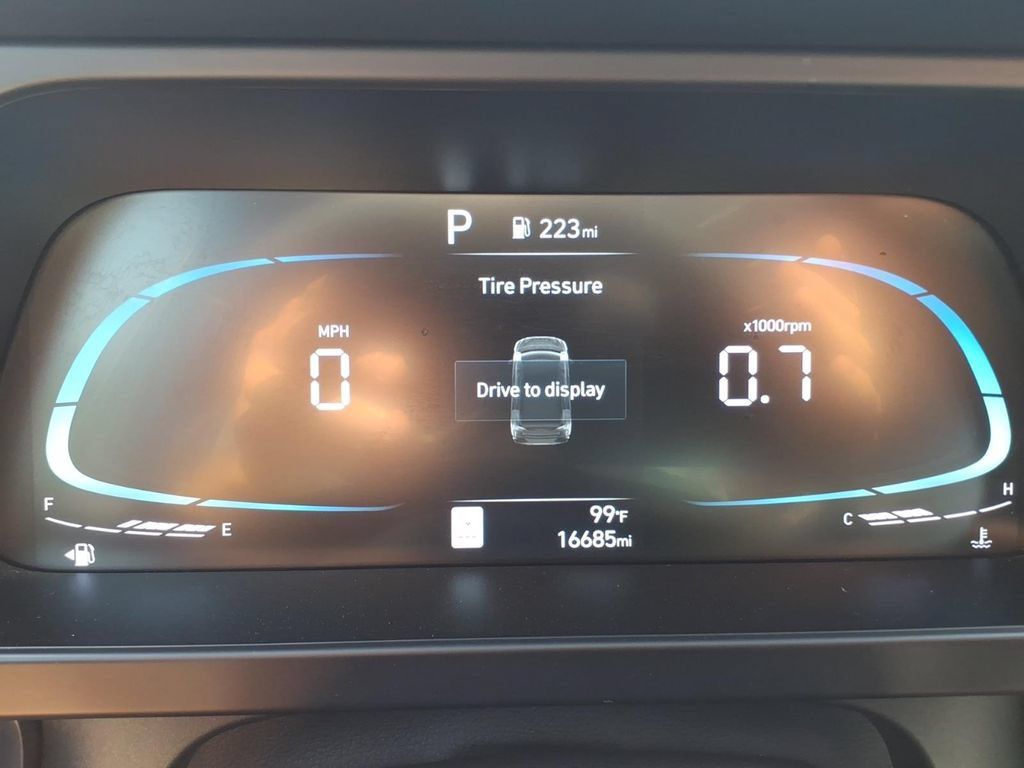 Certified 2025 Hyundai Elantra Sport FWD image 17