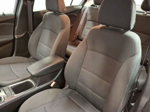 Used 2017 Chevrolet Cruze LT image 16