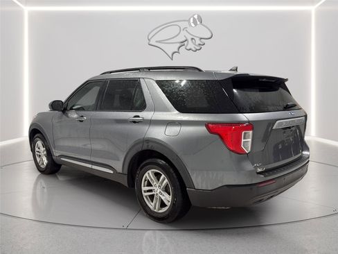 Used 2024 Ford Explorer XLT RWD image 3