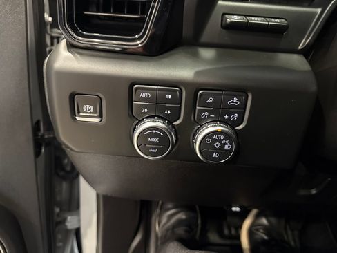 Used 2024 GMC Sierra 2500 AT4 w/ AT4 Premium Plus Package AWD/4WD image 34