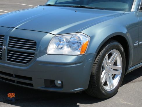 Used 2005 Dodge Magnum R/T w/ Convenience Group II RWD image 15