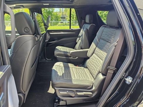 New 2026 Cadillac Escalade Platinum Sport w/ LPO, ONYX Package AWD/4WD image 17
