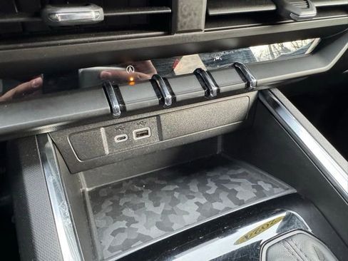 Used 2024 GMC Canyon Elevation image 26