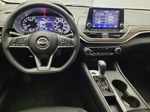 Used 2025 Nissan Altima 2.5 SV FWD image 22