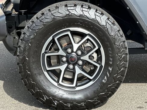 Used 2024 Jeep Wrangler Unlimited Rubicon AWD/4WD image 24