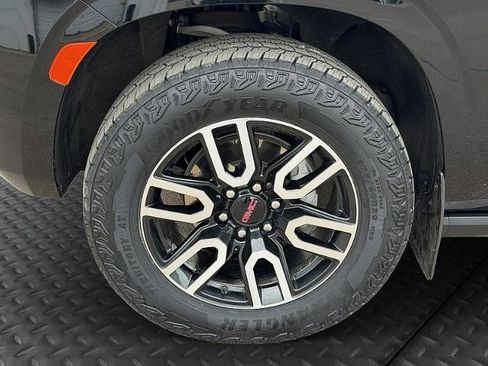 Used 2024 GMC Yukon AT4 w/ AT4 Premium Package AWD/4WD image 10
