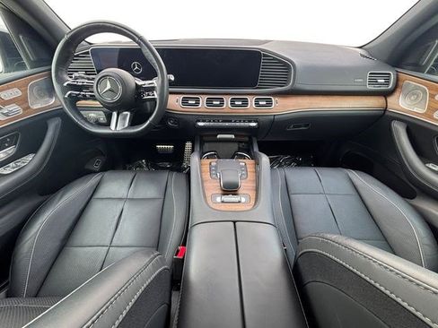 Used 2024 Mercedes-Benz GLS 580 4MATIC image 13