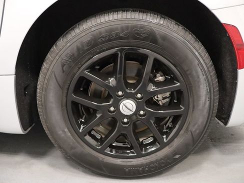 Used 2023 Chrysler Voyager LX image 25