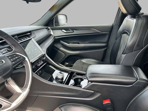 Certified 2023 Jeep Grand Cherokee L Laredo image 25